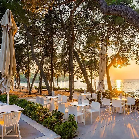 Aminess Vival Velaris ホテル