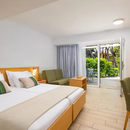 Отель Aminess Vival Velaris 4*