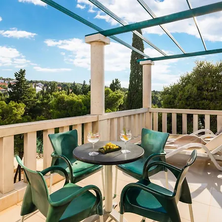 Отель Aminess Vival Velaris 4*
